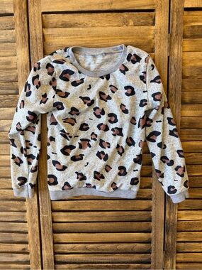 Light Gray Sweatshirt with Black & Brown Leopard Spots Animal Print XS Girls 5/6